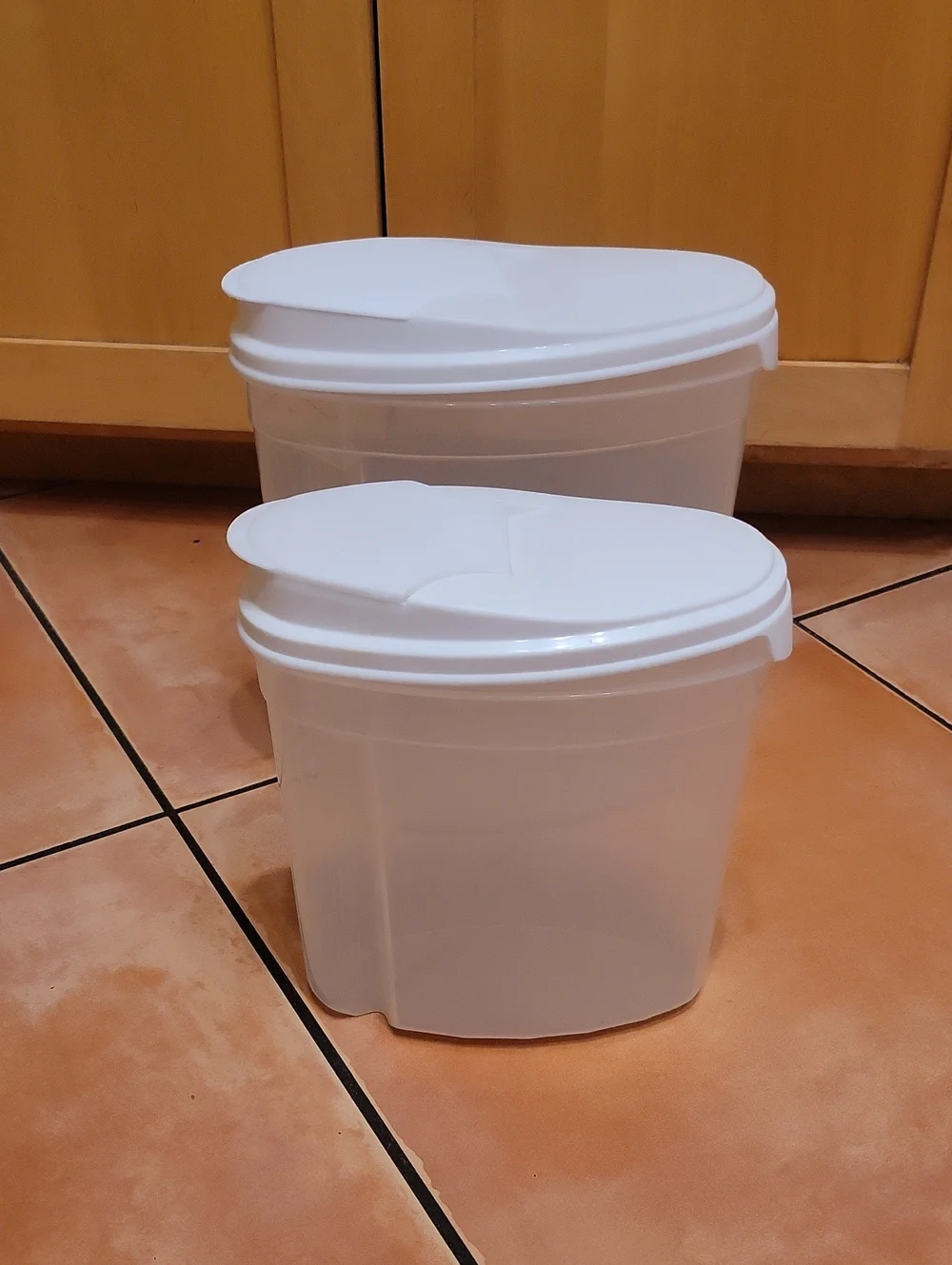 Set Of 2 Rubbermaid Servin Saver Cereal Food Containers #4&5